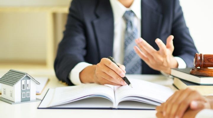  Emprendimiento: Asesoría en asuntos legales, fiscales y estratégicos para la creación de nuevas empresas.